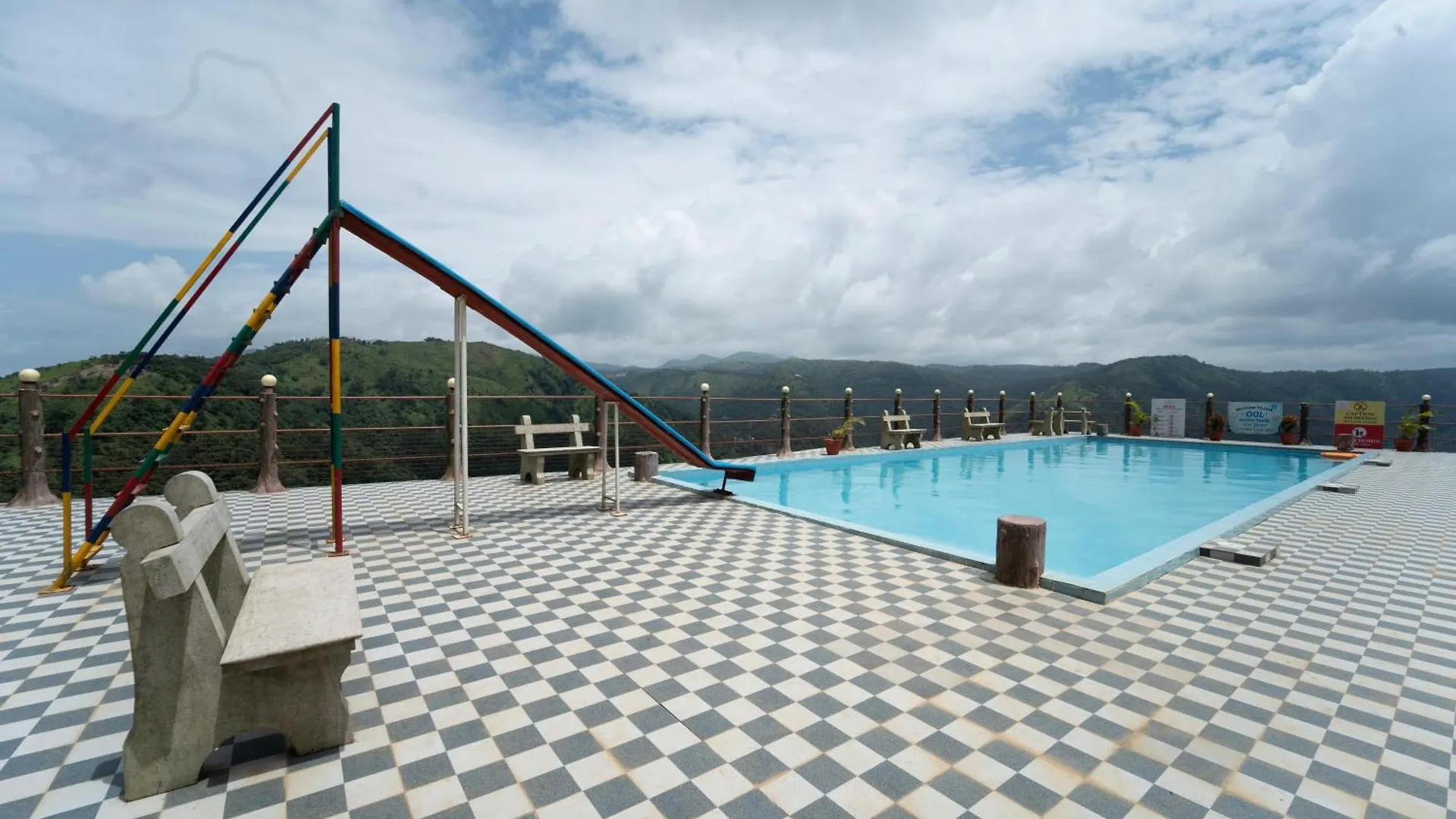 Pagoda Plantation Resort Pīrmed Hotel