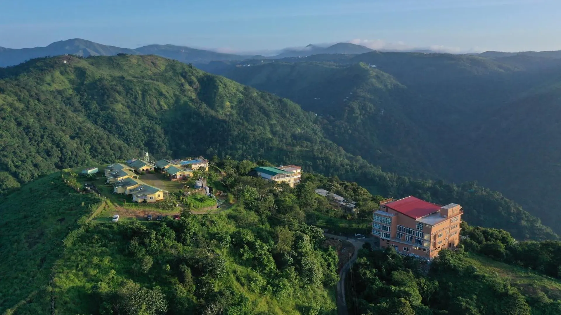 Pagoda Plantation Resort Pīrmed Hotel