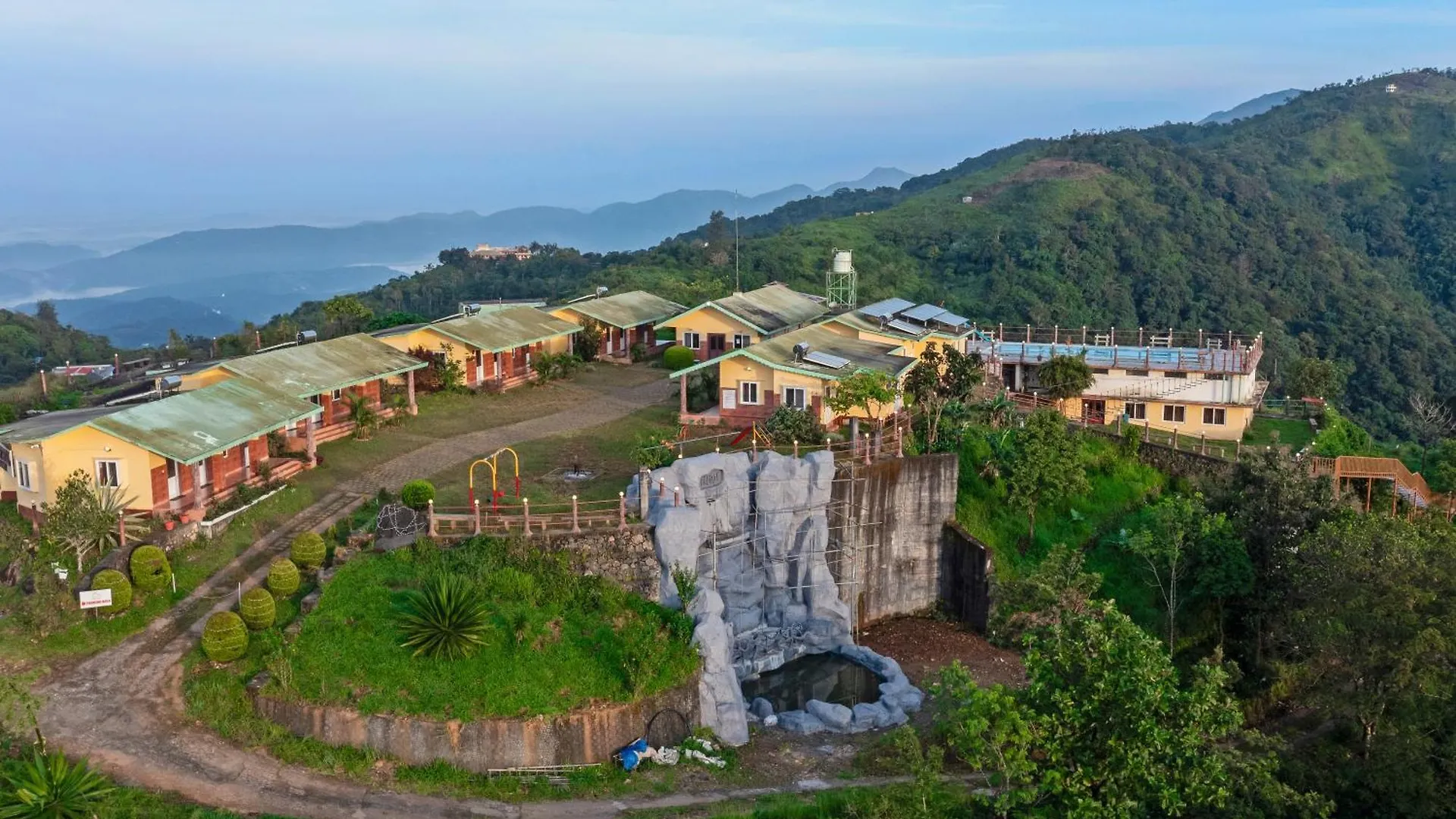 Pagoda Plantation Resort Pīrmed Hotel