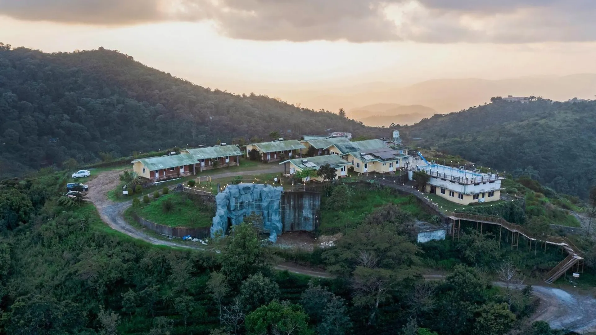 Pagoda Plantation Resort Pīrmed Hotel